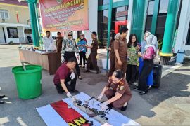 Kejaksaan Negeri Singkawang musnahkan barang bukti perkara tindak pidana umum