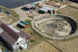 Warga Maros antre air bersih akibat embung mengering