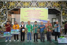 Gubernur Kaltara Serahkan Bantuan Alat Mesin Pertanian Hadapi Ancaman El Nino