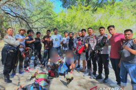 Polisi gerebek arena judi sabung ayam di Bone Bolango