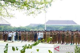 Ratusan pegawai Pemkab Bekasi ikuti Shalat istisqa minta hujan