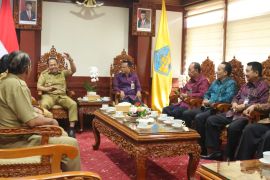 Gubernur Bali minta bank daerah bantu tangani kemiskinan ekstrem