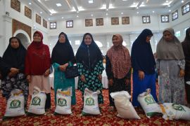 Pemko Bukittinggi salurkan beras CPP antisipasi krisis pangan