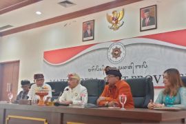 MDA Bali beri anugerah untuk desa yang berhasil selesaikan masalah adat