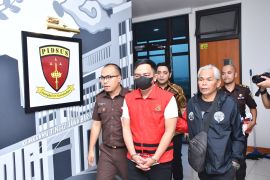 Kejati Jabar resmi tahan tersangka korupsi KUR bank plat merah cabang Ciamis
