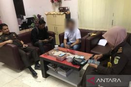 Dirjen Pajak serahkan tersangka faktur pajak fiktif ke Kejati Kaltim