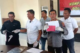 Ditangkap, Siswa bersenjata tajam aniaya gurunya