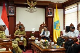 Bali akan gunakan uang pungutan wisman untuk tangani sampah