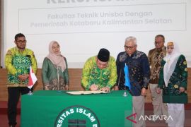 Kotabaru Regent receives award from Bandung Islamic University