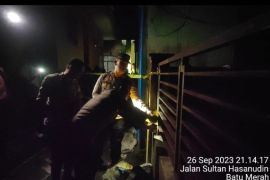 Puluhan korban kebakaran mengungsi  ke Masjid Kapahaha Ambon