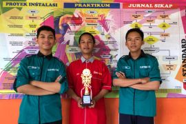 Tim listrik SMK Negeri 1 Paringin Balangan ikuti LKTIN