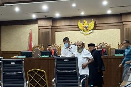 Pengacara: Lukas Enembe tidak bisa ikut sidang vonis