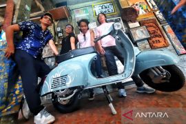 4040 unit kendaraan konversi listrik semarakkan HUT ke-40 Slank