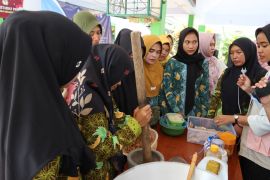 Mahasiswa Unej manfaatkan tulang ikan jadi kerupuk dan nugget