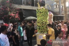 Umat Islam di Bali rayakan Maulid Nabi dengan pawai hingga megibung