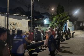 Terlibat Tawuran, Tiga remaja "gangster" dibekuk Polrestabes Surabaya