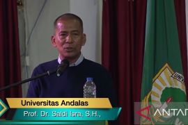 Hakim Konstitusi MK Saldi Isra ceritakan gagal masuk kuliah empat kali pada mahasiswa Unand