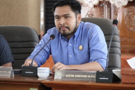 Legislator minta awak media terus kawal pembangunan di Balangan