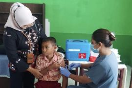 Dinkes Ambon gencarkan gerakan Bulan Imunisasi Anak Nasional menyasar siswa SD