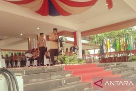 Isteri Gubernur Maluku terima lencana dharma bhakti kwarnas  Pramuka