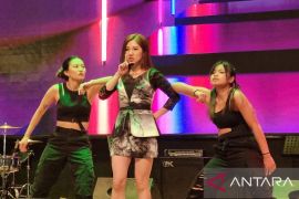 Penyanyi asal Surabaya rilis single pertama "Get Down"