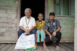Adaro Hidupkan Hati Mbah Kincung