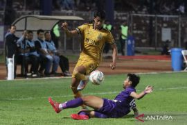 Persik Kediri melawan Bhayangkara FC