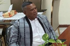 DPRD mediasi aksi pembuangan sayur di Dermaga Waipirit