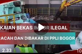 Pakaian bekas impor ilegal dicacah dan dibakar di Bogor