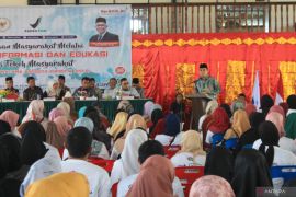 Legislator Ade Rezki dan BPOM edukasi warga Agam terkait produk ilegal dan obat kuat