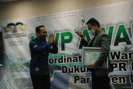 Herman Herry raih "Legislator Lifetime Achievement KWP Awards 2023"