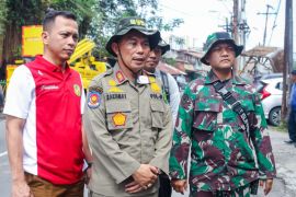 400 petugas bersihkan bantaran Sungai Deli  di Kampung Aur Medan