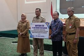 Wali Kota Aditya terima penyerahan dana CSR dari PT AM Intan Banjar