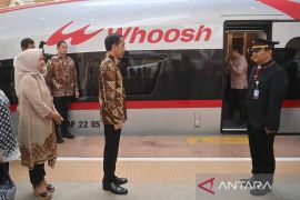 Jokowi tempuh Halim-Padalarang 26 menit menggunakan KCJB