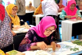 Hotel butik di Surabaya gelar pelatihan membatik "eco print"
