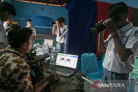 Perekaman data e-KTP bagi pelajar di Karanganyar