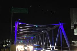 Jembatan III Palu sangat indah di malam hari dengan lampu warna-warninya Page 1 Small