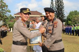 Polisi yang gagalkan penyelundupan sabu ke rutan dapat penghargaan