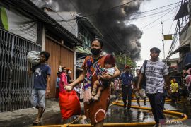 Menekan kebakaran di permukiman DKI dengan melibatkan warga