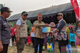 Pemkab Tabalong distribusikan bantuan bibit ayam kampung di tiga desa