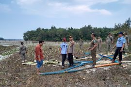 Satpol PP Bangka hentikan penambangan timah di dekat sumber air baku