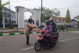 Dinas Kesahatan Batanghari bagikan masker