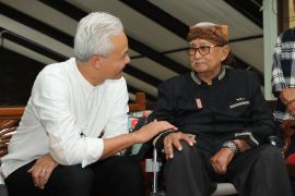 GanjarPranowo mengaku banyak belajar dari mantan Gubernur Jabar Solihin GP