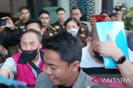 Kejari Perak tahan dua tersangka kasus kredit macet Bank Jatim