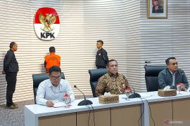 KPK menahan Wali Kota Bima Muhammad Lutfi usai jadi tersangka rekayasa lelang proyek