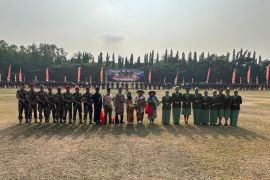 Grup 1 Kopassus gelar upacara bersama masyarakat berkostum "army look"