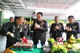 Beri kejutan di HUT TNI ke-78, Kapolda Riau sambangi kediaman Danrem