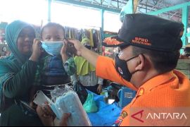 Pemkot Padang bagikan 3.500 masker antisipasi dampak kabut asap