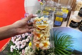 Kerupuk telur asin? Rasakan kriuknya di "Jatim Fest 2023"