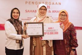 IBI Jabar bersama YAICI beri penghargaan lima bidan inovatif dalam edukasi gizi pada masyarakat